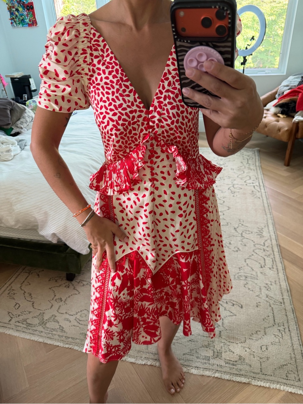 Self-Portrait
Self-Portrait Beige/Red Printed Satin